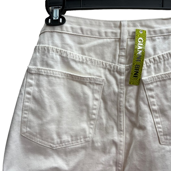 Giani Bini size 29 waist white jean asymmetrical mini skirt raw hem  15” Length - Picture 7 of 9